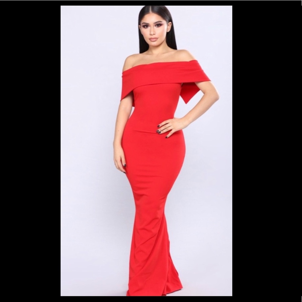 Beautiful long dress. Stretch material.